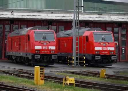 23.05.2013 vor Werkshallen bei Bombardier Kassel