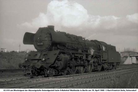 19.04.1969 beim S-Bahnhof Berlin-Wuhlheide